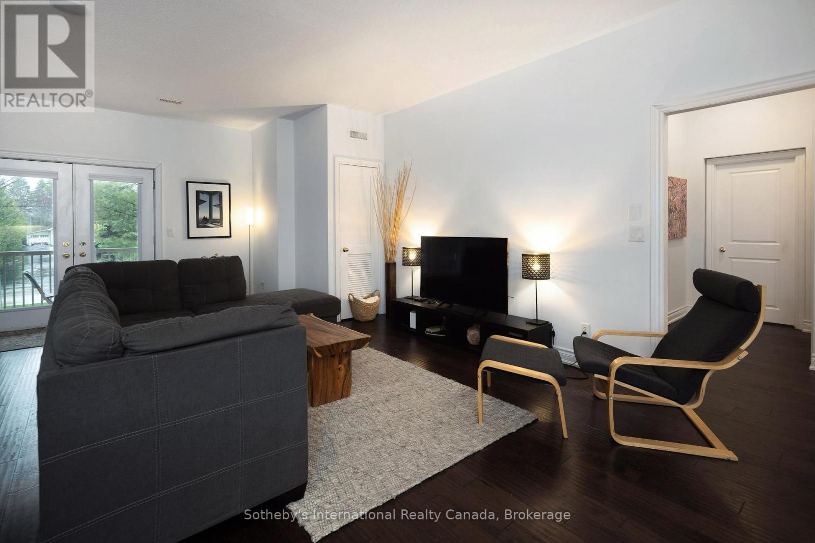 107 - 25 Beaver Street, Blue Mountains, Ontario  N0H 2P0 - Photo 4 - X12193982