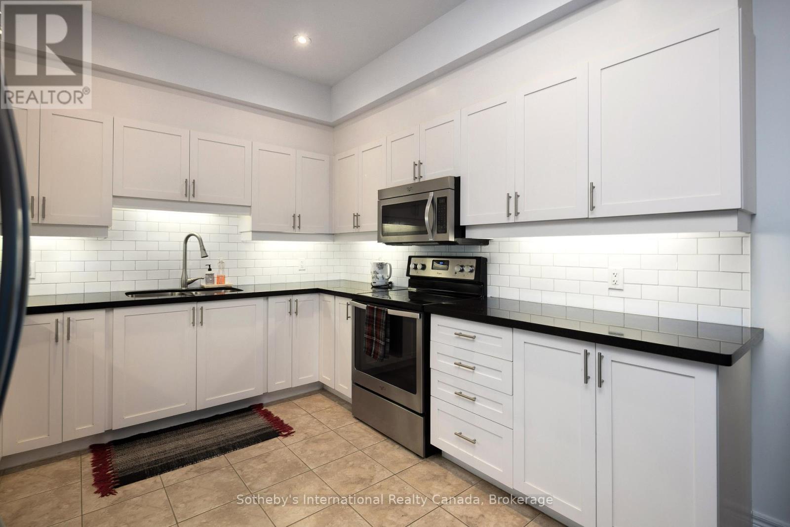 107 - 25 Beaver Street, Blue Mountains, Ontario  N0H 2P0 - Photo 5 - X12193982