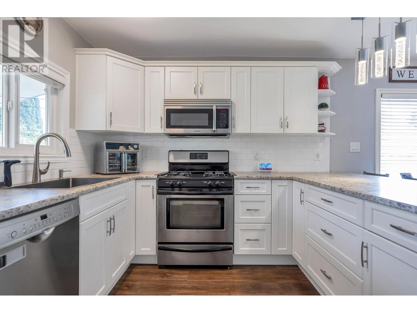 221 Lebleu Street, Coquitlam, British Columbia  V3K 4L7 - Photo 12 - R3010746