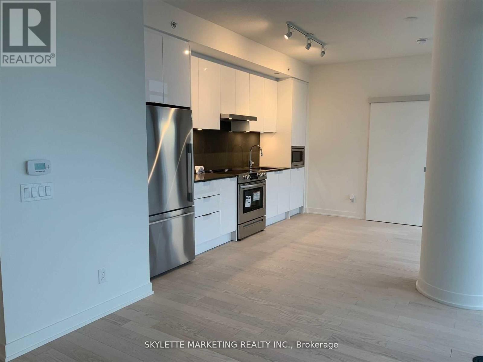 3016 - 25 Richmond Street E, Toronto, Ontario  M5C 0A6 - Photo 2 - C12193996