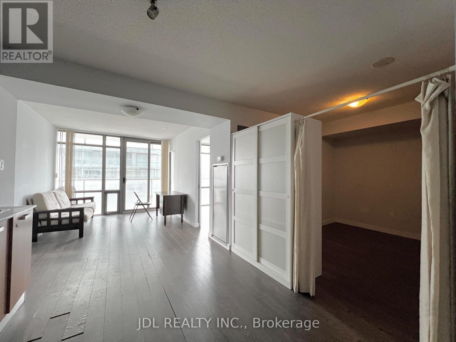 1810 - 37 Grosvenor Street, Toronto, Ontario  M4Y 3G5 - Photo 4 - C12186343