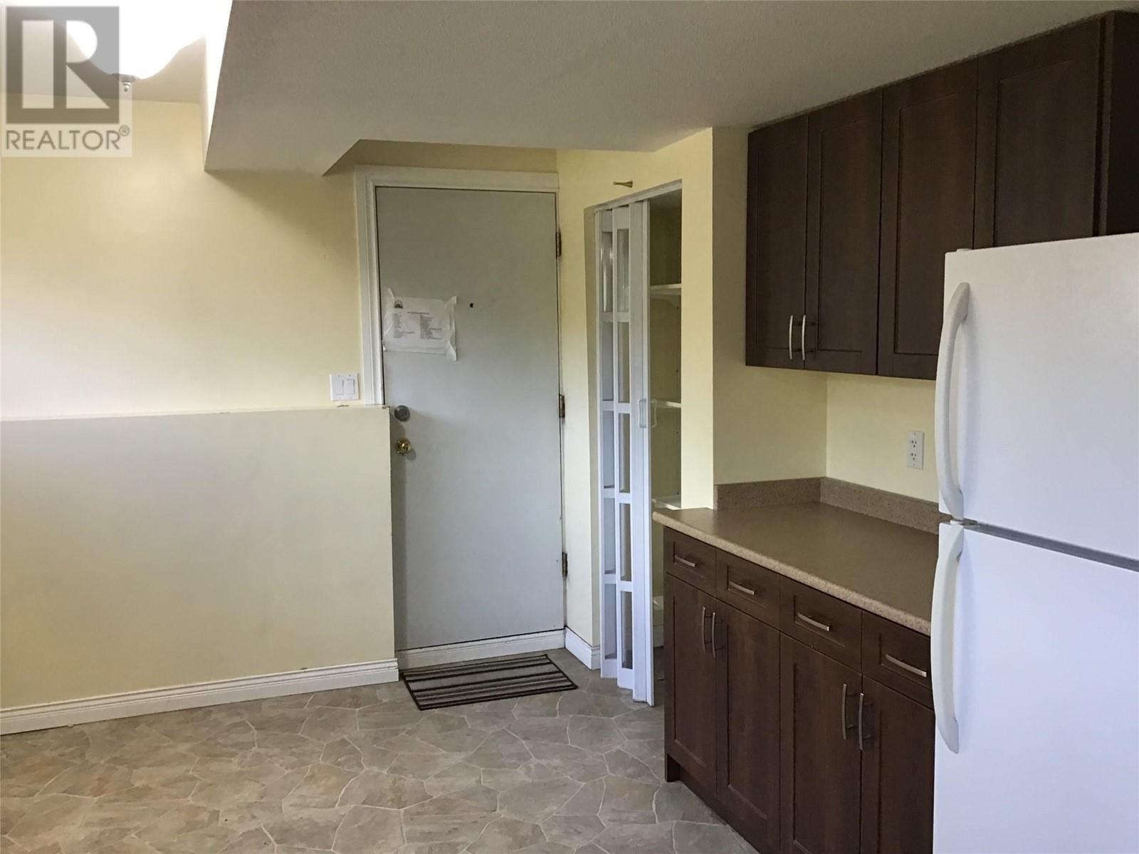 645 Courtenay Crescent, Kamloops, BC V2B1Z7