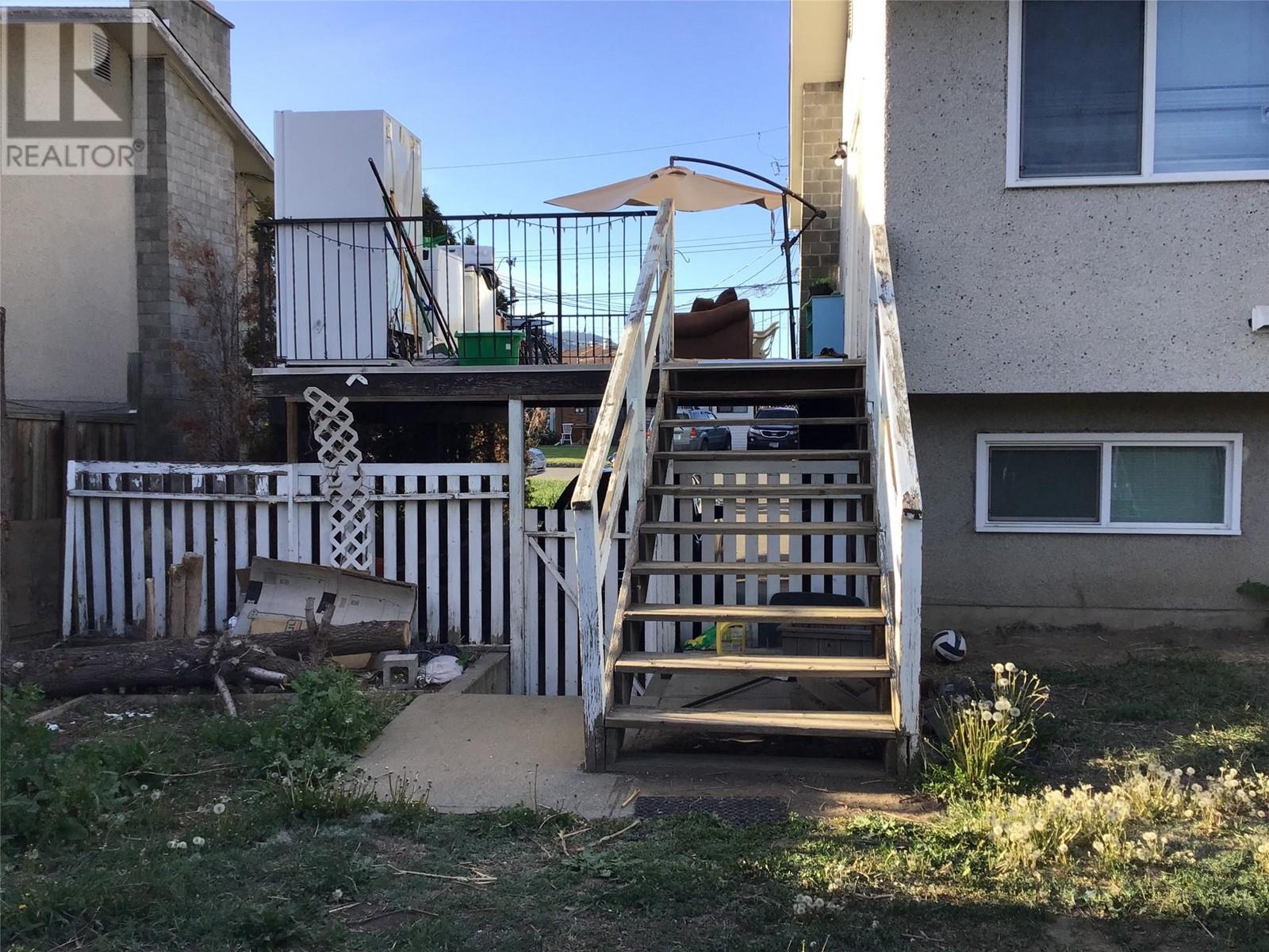 645 Courtenay Crescent, Kamloops, BC V2B1Z7