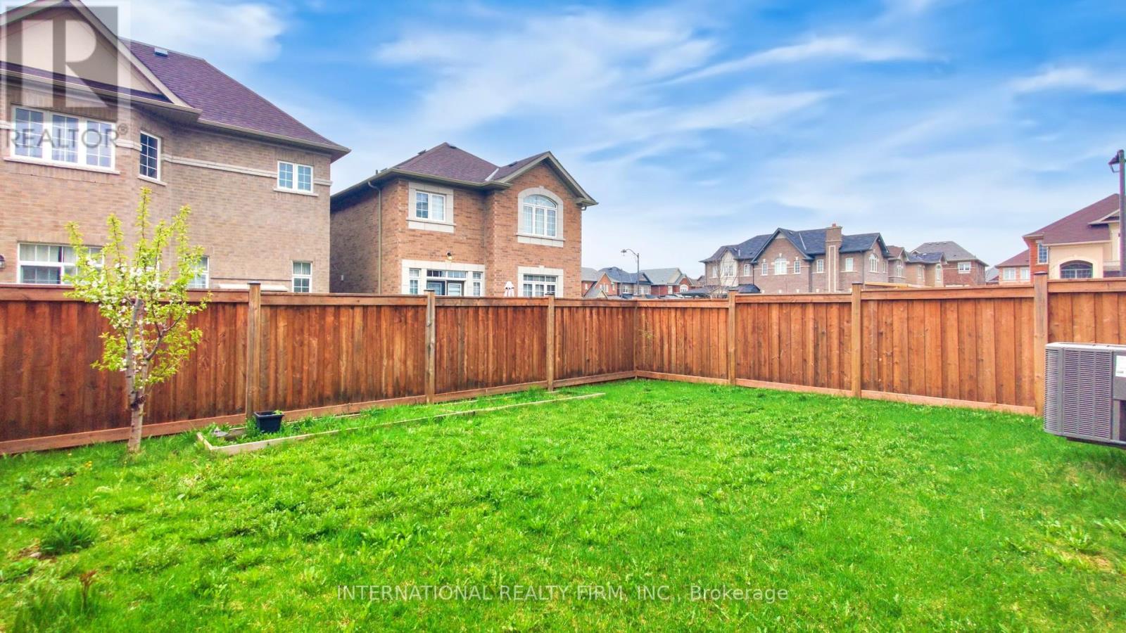 Property at 254 NIAGARA TRAIL image 2