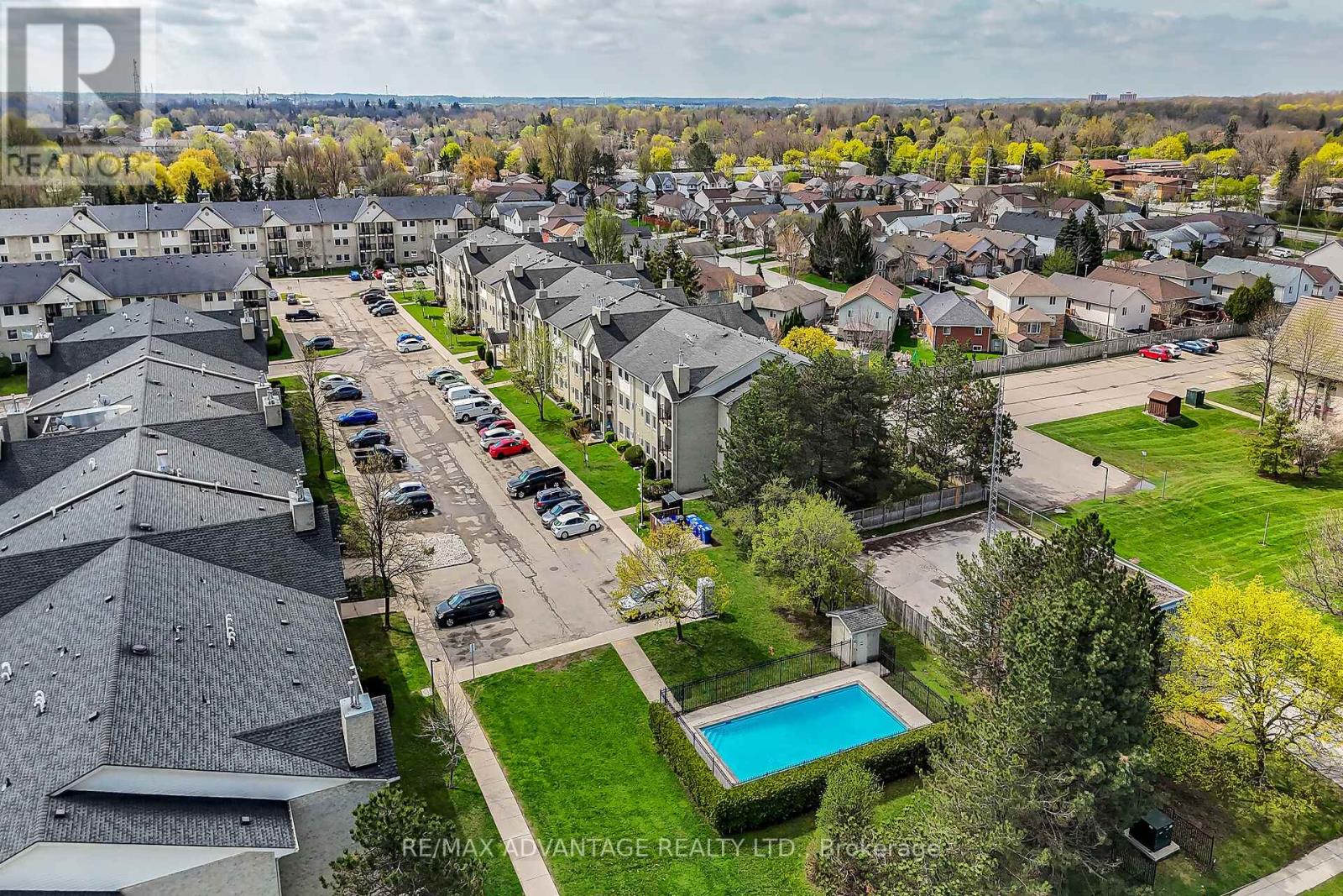 215 - 725 Deveron Crescent, London South, Ontario  N5Z 4X3 - Photo 4 - X12194014