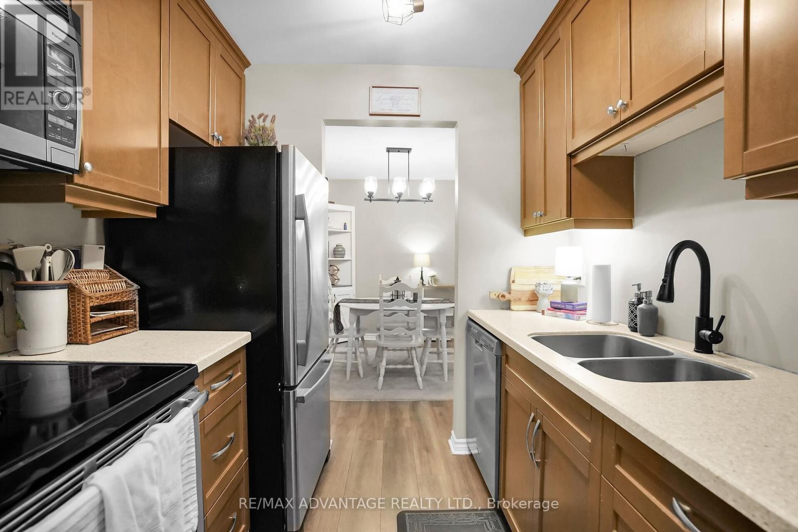 215 - 725 Deveron Crescent, London South, Ontario  N5Z 4X3 - Photo 5 - X12194014