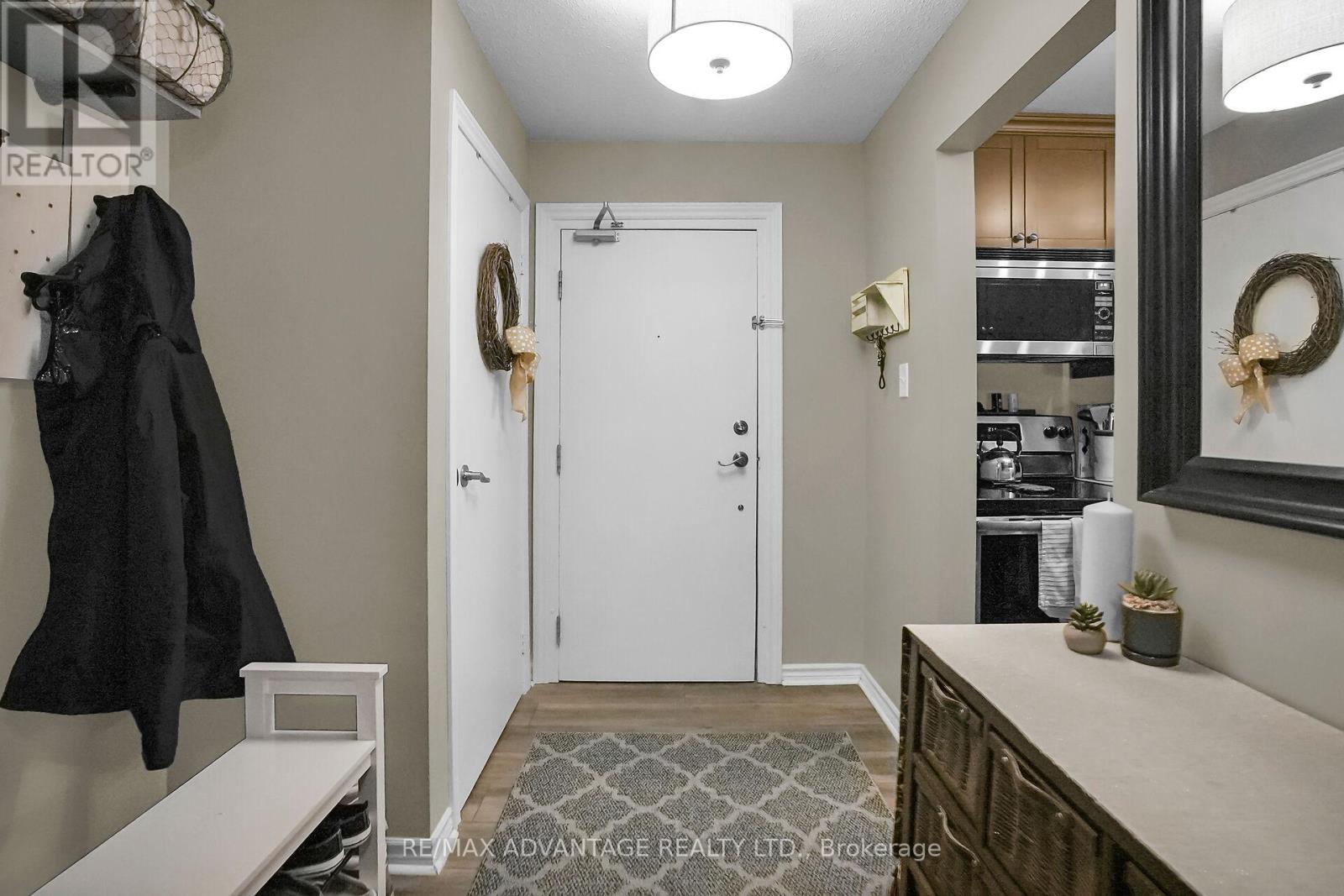 215 - 725 Deveron Crescent, London South, Ontario  N5Z 4X3 - Photo 6 - X12194014