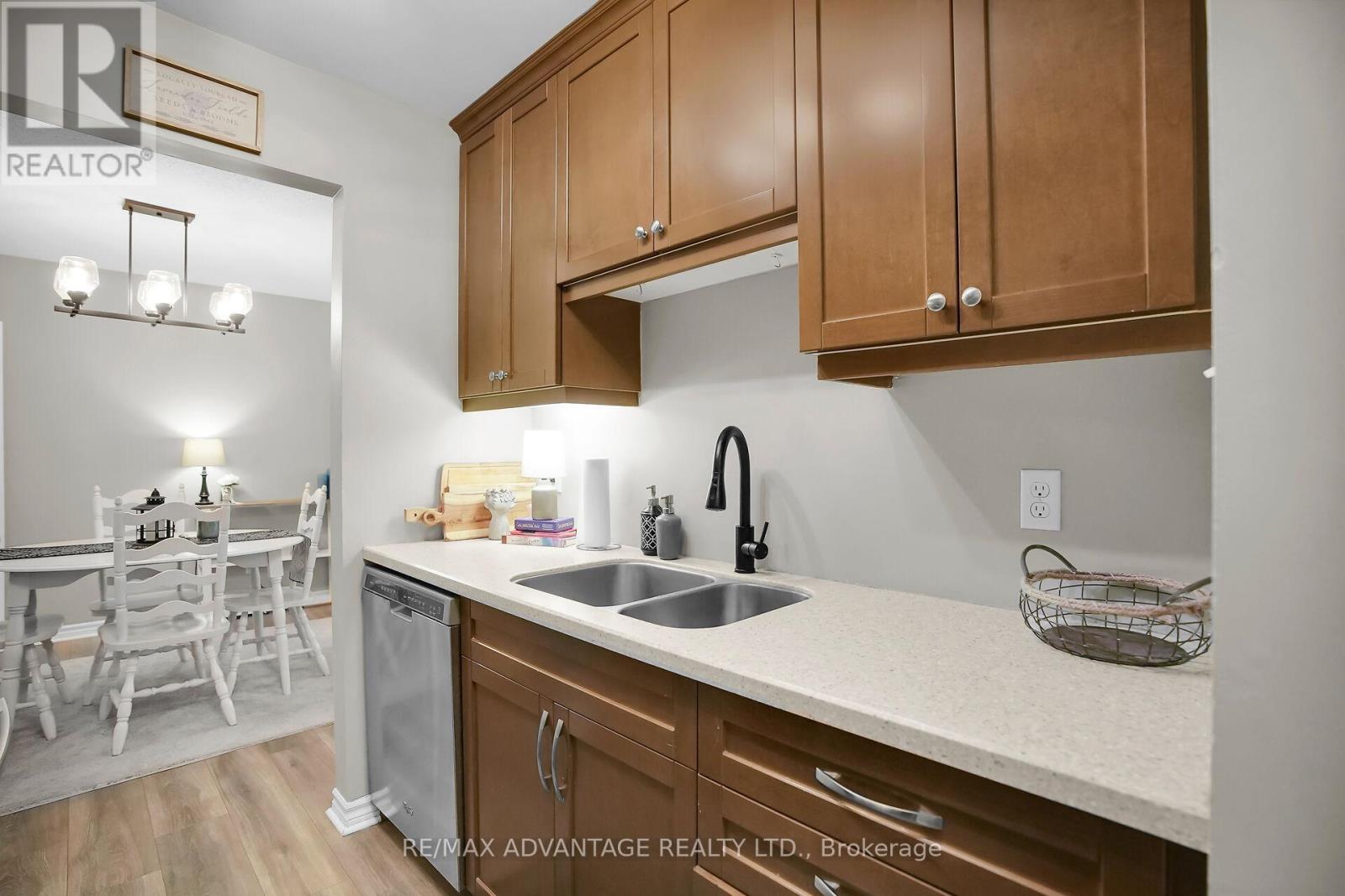 215 - 725 Deveron Crescent, London South (South T), Ontario  N5Z 4X3 - Photo 8 - X12194014