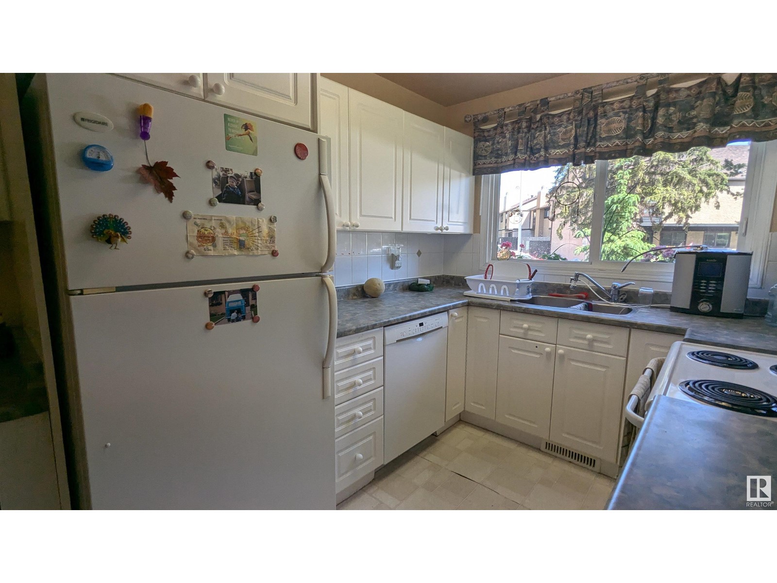 Property at 12138 25 AV NW image 4