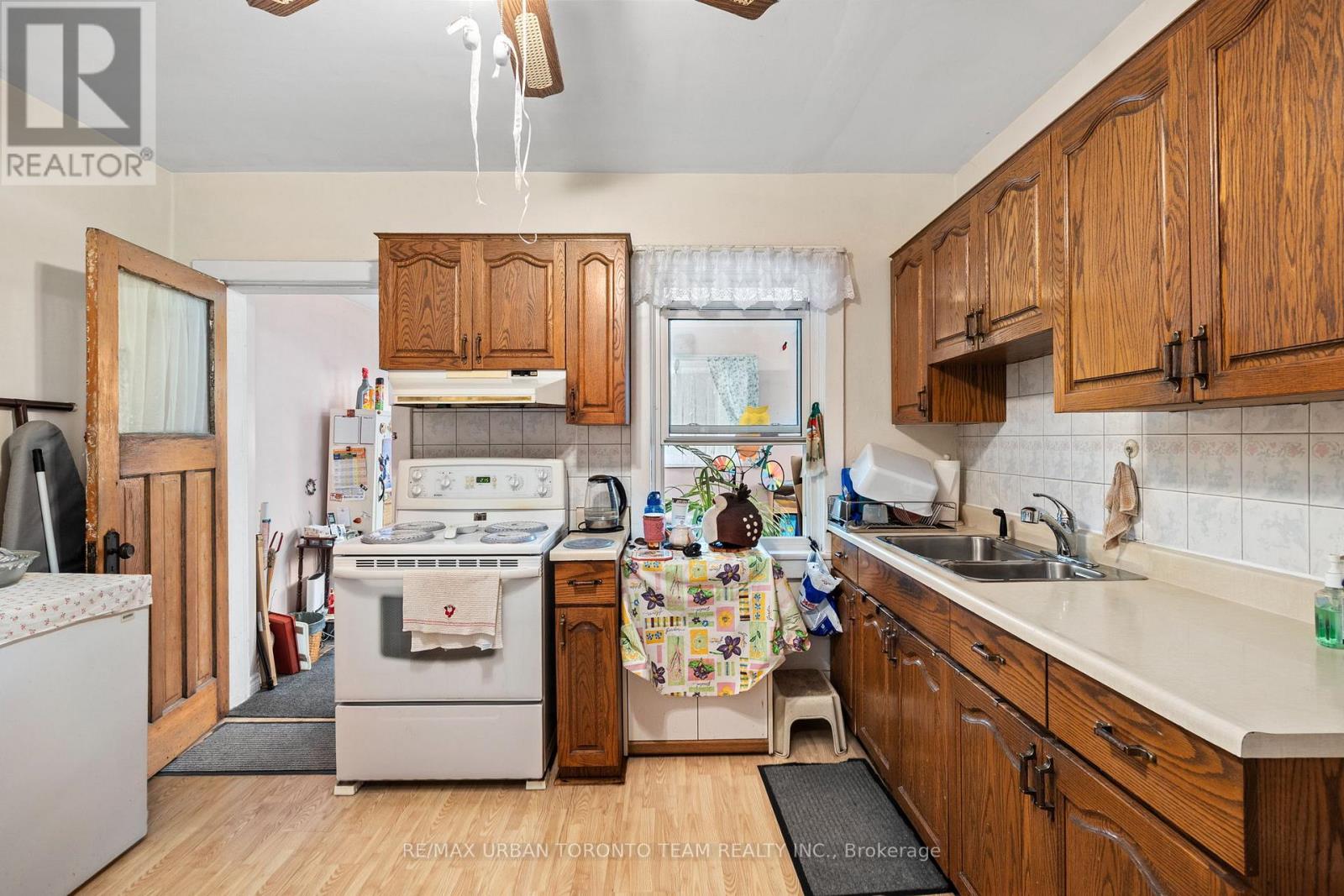101 Hillingdon Avenue, Toronto, Ontario  M4C 3H9 - Photo 7 - E12194005
