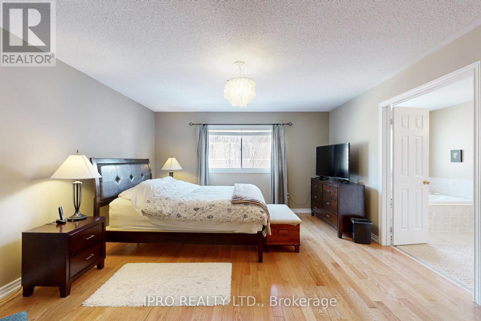 31 Callisto Court, Mississauga, Ontario  L5M 0A1 - Photo 34 - W12193353