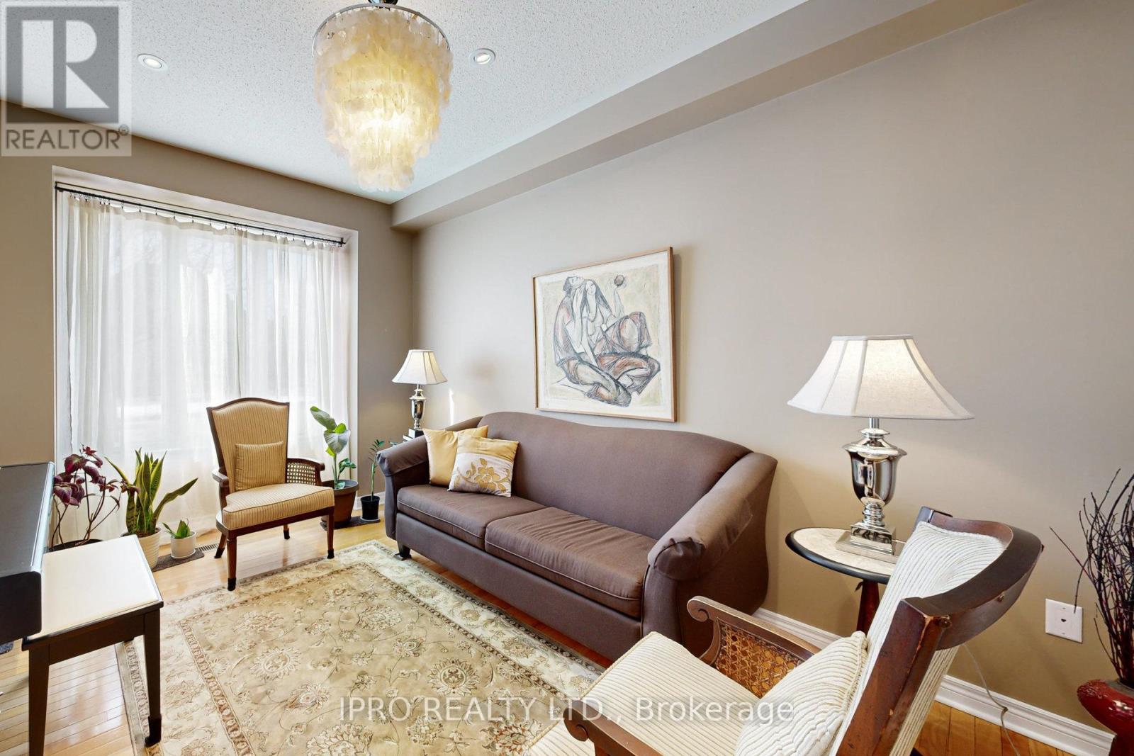 31 Callisto Court, Mississauga, Ontario  L5M 0A1 - Photo 7 - W12193353