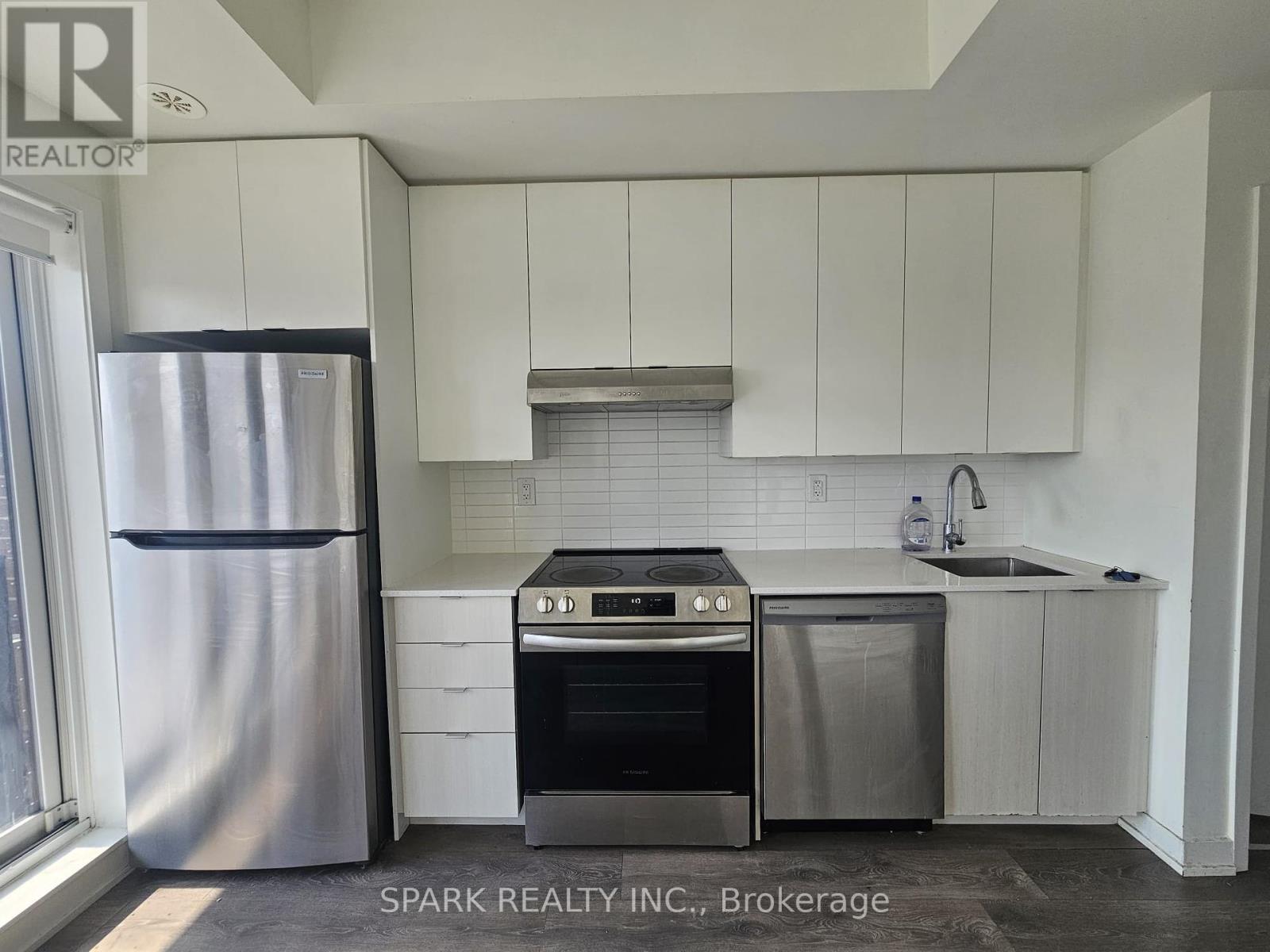 213 - 165 Canon Jackson Drive, Toronto, Ontario  M6M 0B6 - Photo 11 - W12194016