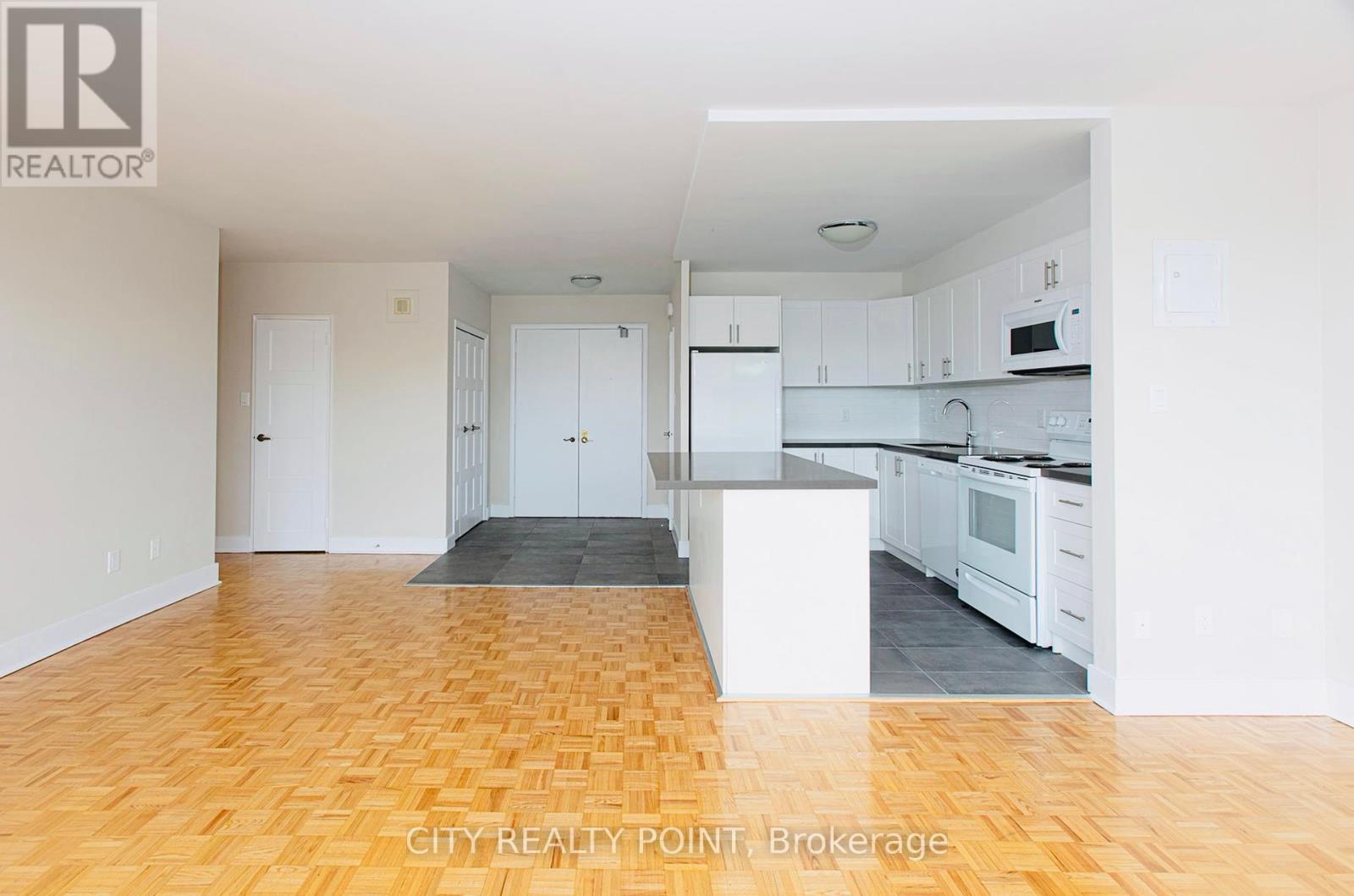 702 - 10 Shallmar Boulevard, Toronto (Forest Hill North), Ontario  M5N 1J4 - Photo 5 - C12194040