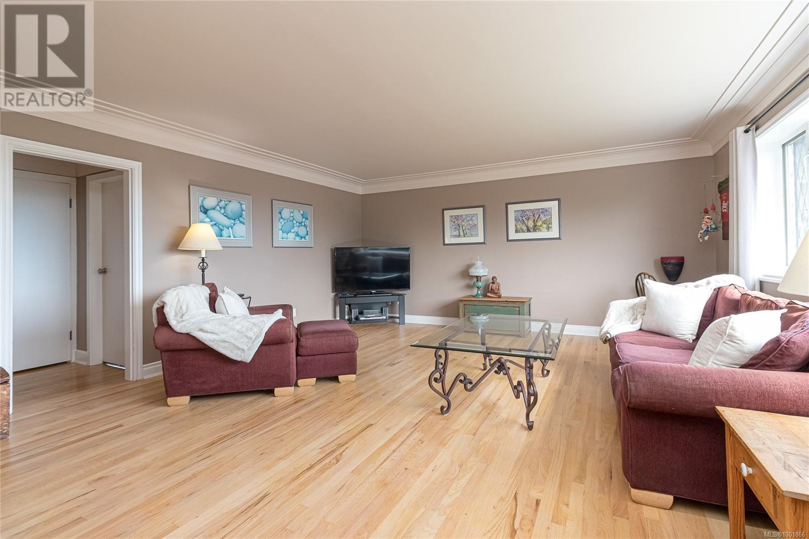 Property at 4228 Westervelt Pl image 2