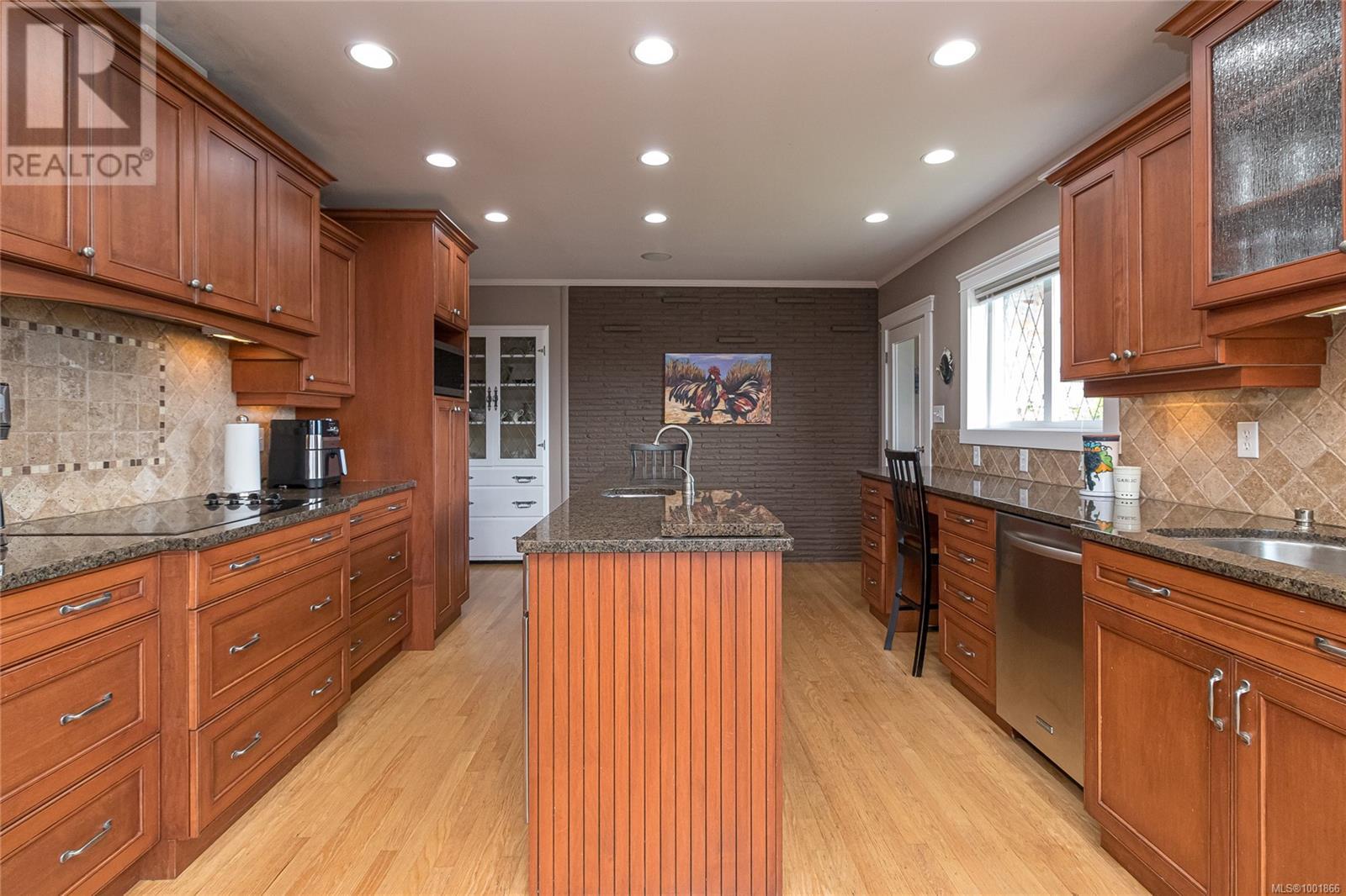 Property at 4228 Westervelt Pl image 5