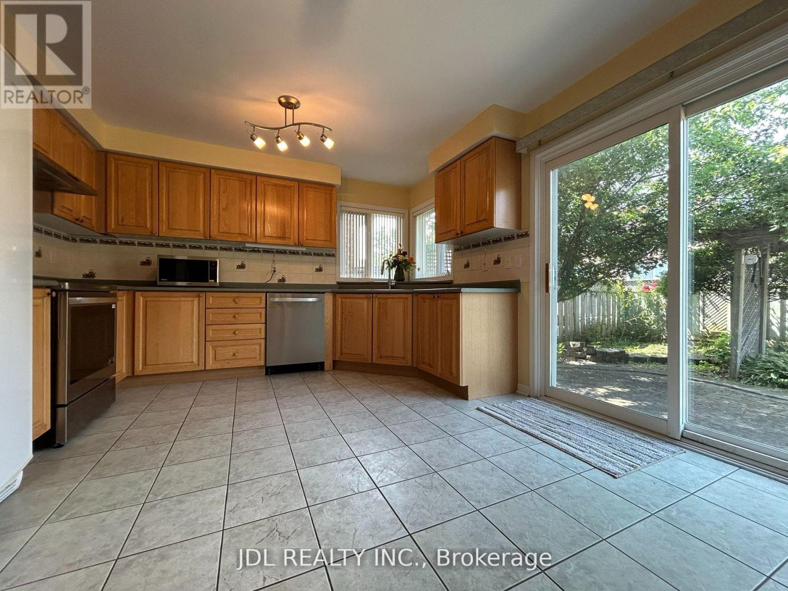 14 Redbud Street, Markham, Ontario  L6E 1C8 - Photo 5 - N12194052
