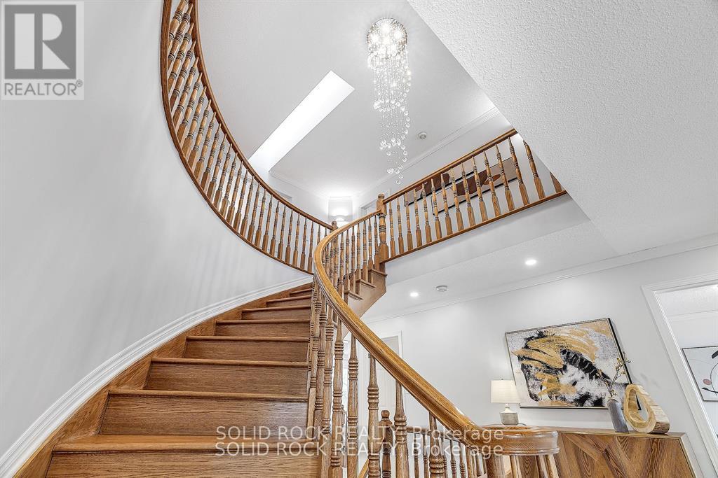 42 Marchbrook Circle, Ottawa, Ontario  K2W 1A1 - Photo 16 - X12194060