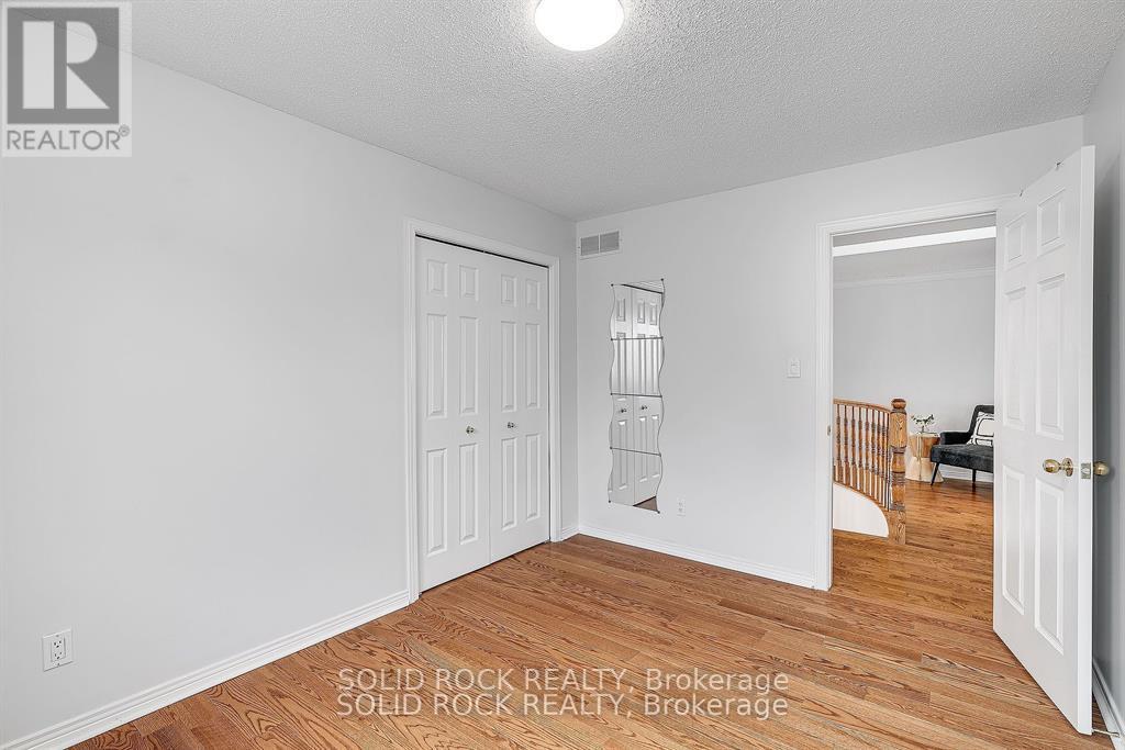 42 Marchbrook Circle, Ottawa, Ontario  K2W 1A1 - Photo 27 - X12194060