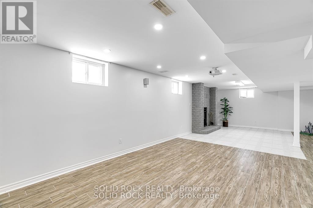 42 Marchbrook Circle, Ottawa, Ontario  K2W 1A1 - Photo 28 - X12194060