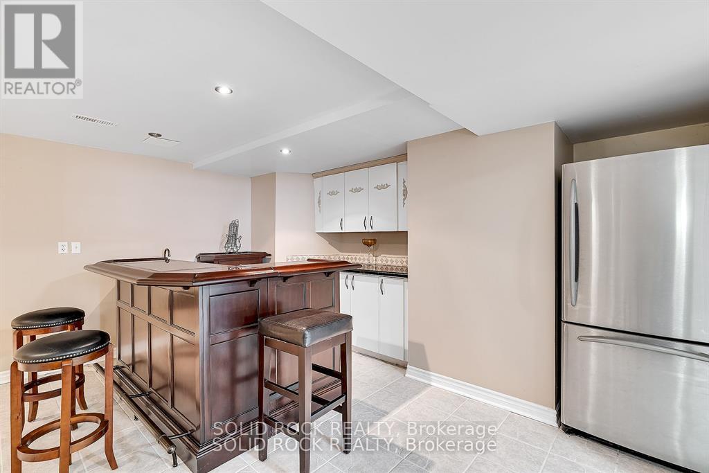 42 Marchbrook Circle, Ottawa, Ontario  K2W 1A1 - Photo 30 - X12194060