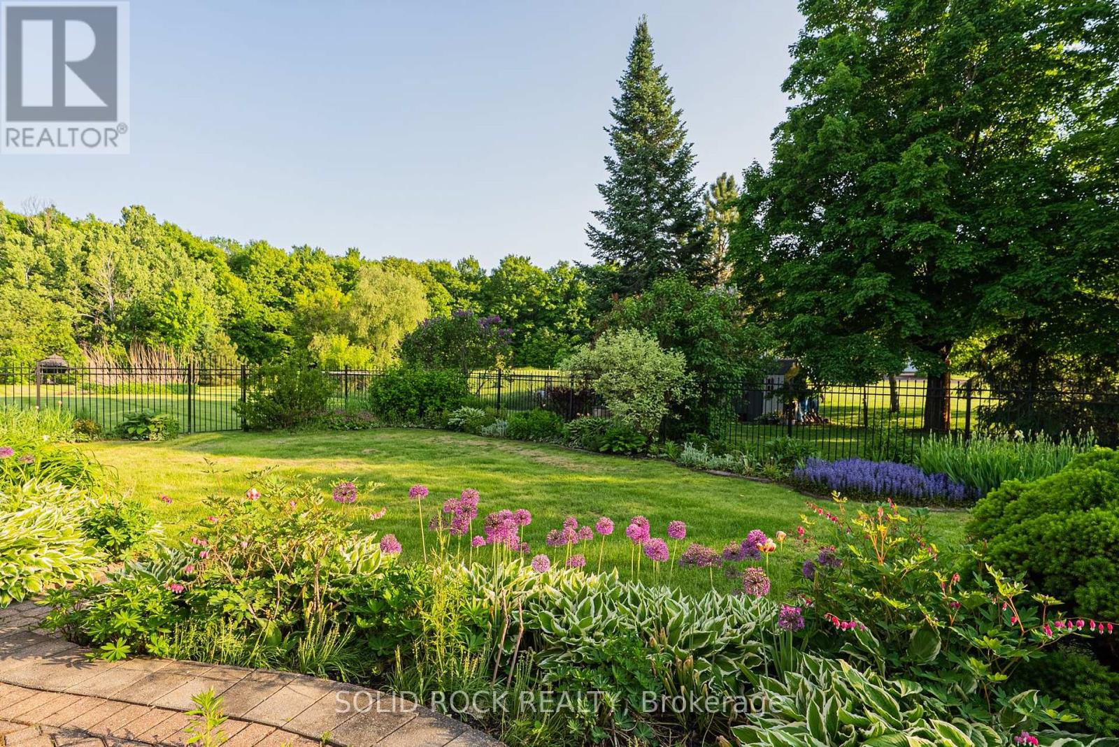 42 Marchbrook Circle, Ottawa, Ontario  K2W 1A1 - Photo 35 - X12194060