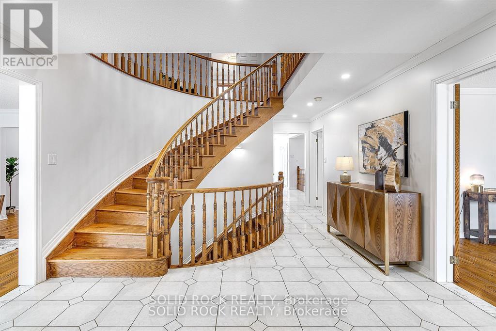 42 Marchbrook Circle, Ottawa, Ontario  K2W 1A1 - Photo 4 - X12194060