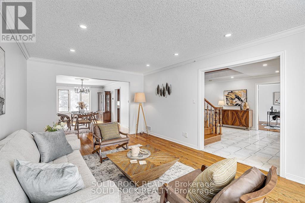 42 Marchbrook Circle, Ottawa, Ontario  K2W 1A1 - Photo 7 - X12194060