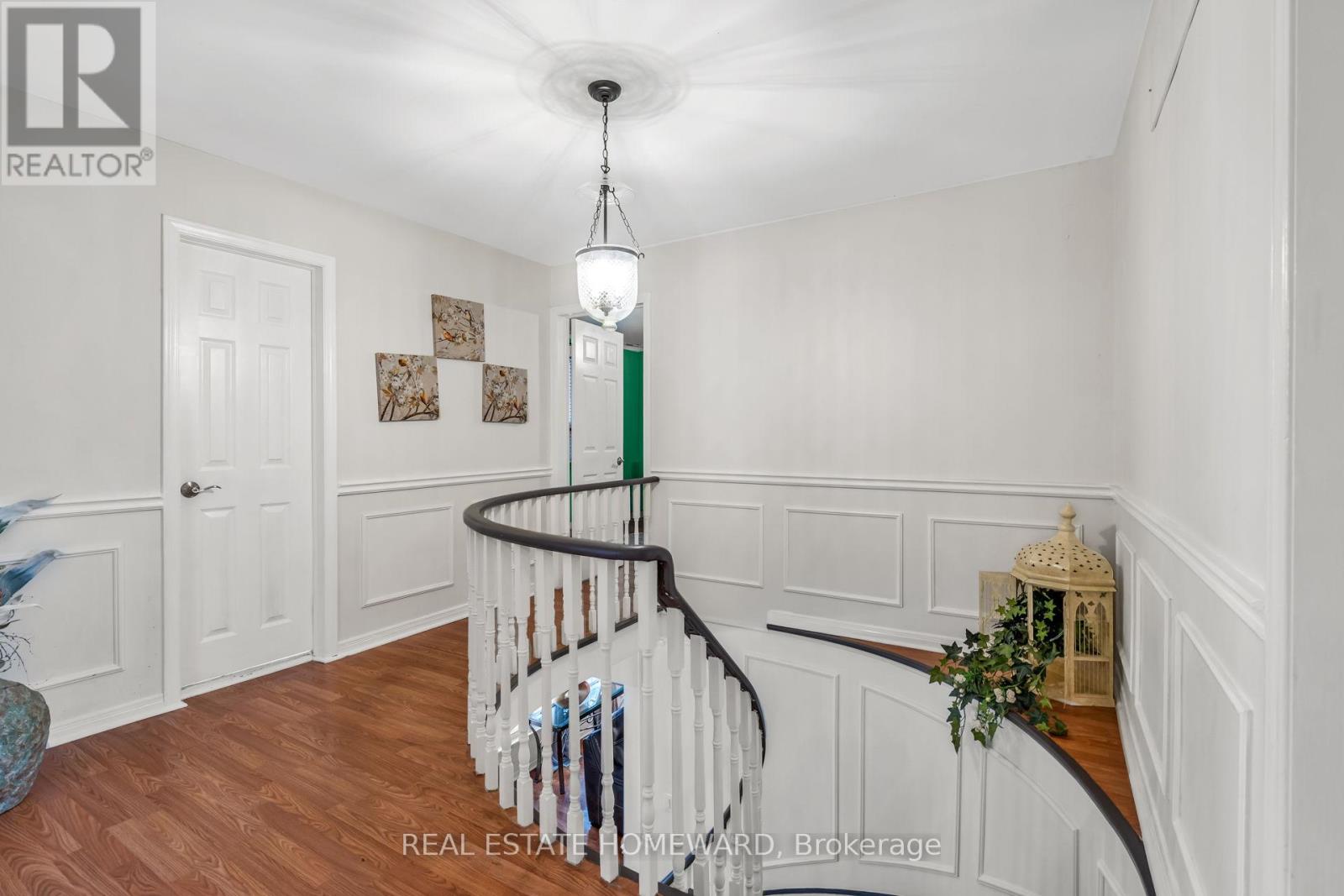2032 Shannon Drive, Mississauga (Sheridan), Ontario  L5H 3W3 - Photo 16 - W12193910