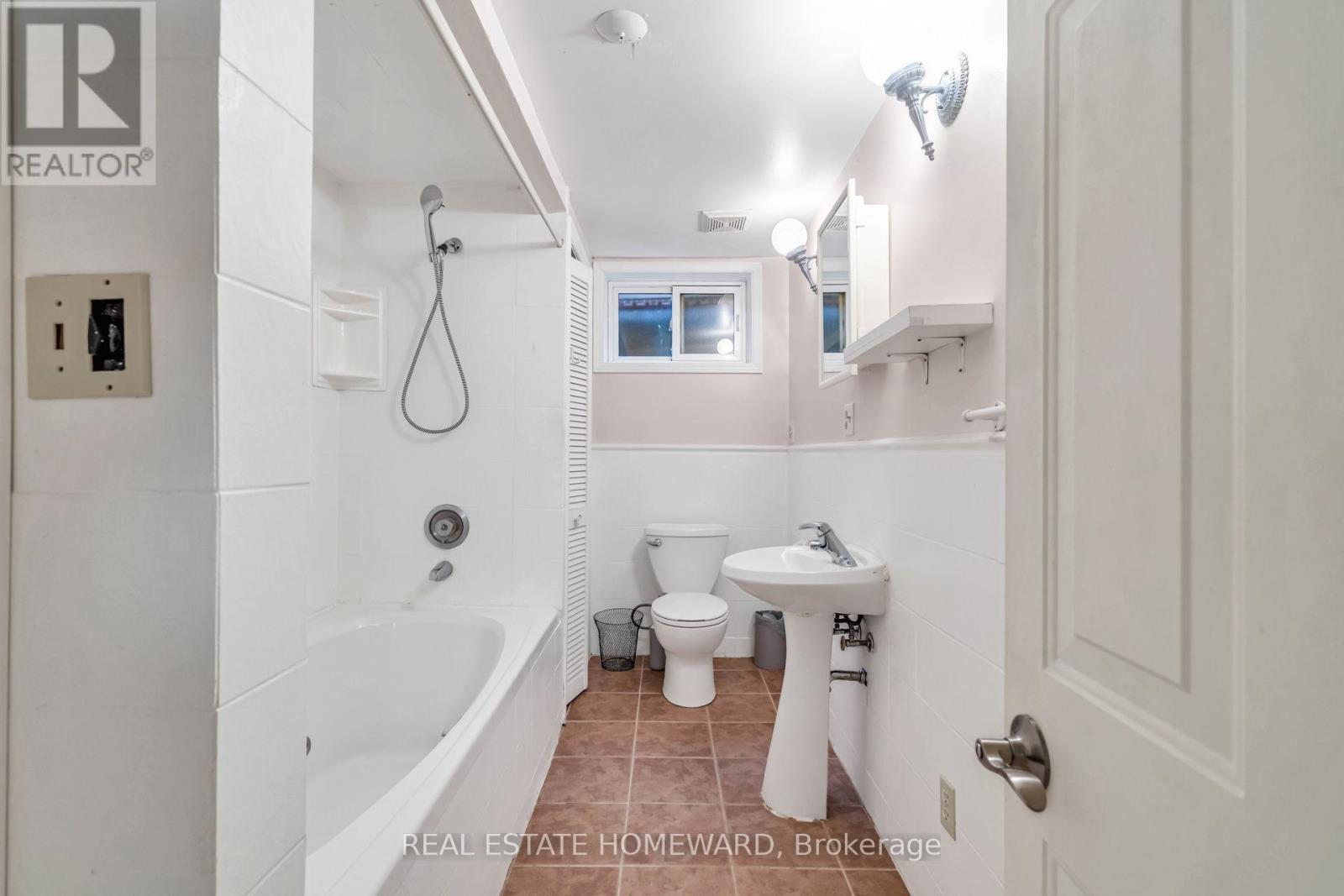 2032 Shannon Drive, Mississauga (Sheridan), Ontario  L5H 3W3 - Photo 32 - W12193910