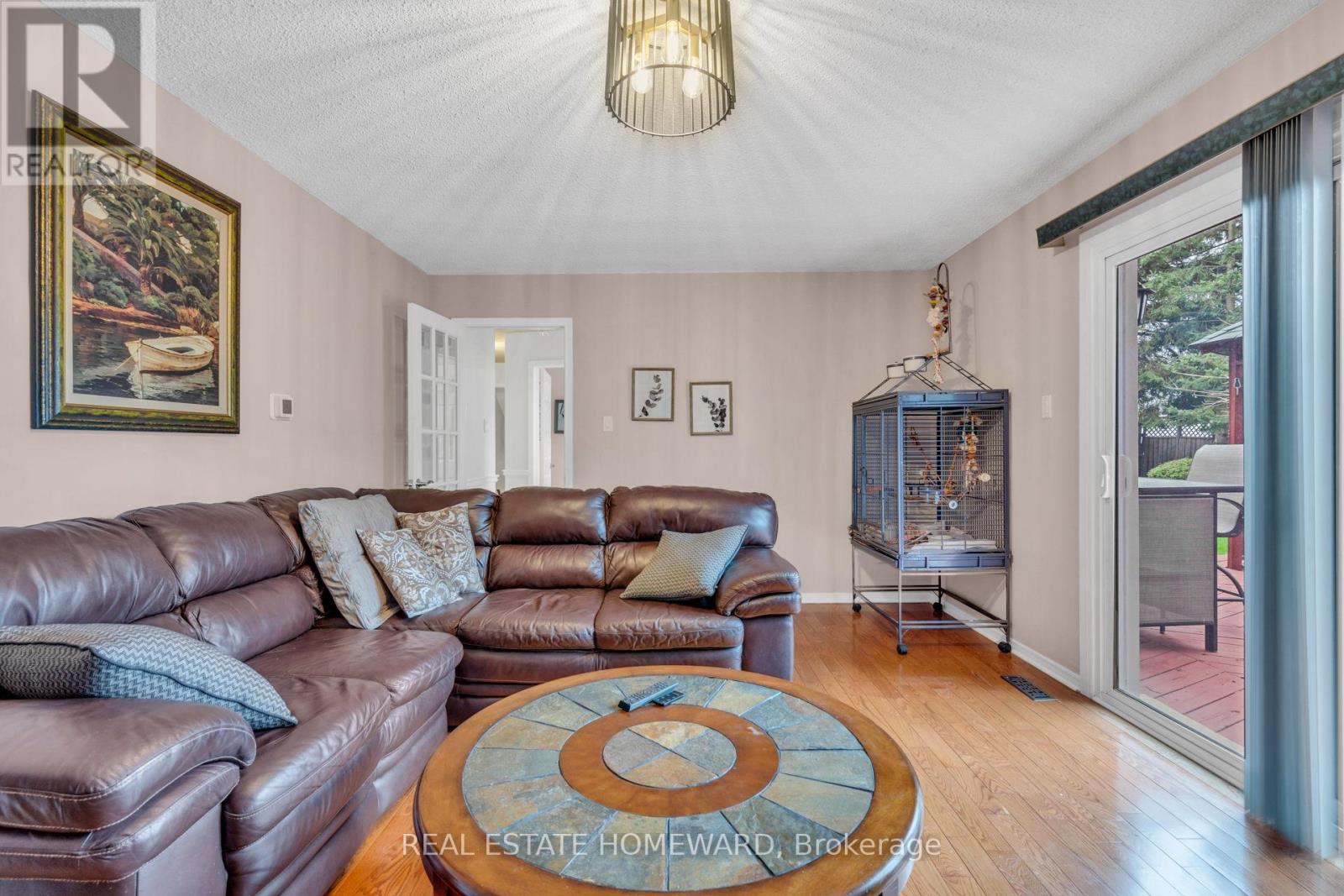 2032 Shannon Drive, Mississauga (Sheridan), Ontario  L5H 3W3 - Photo 6 - W12193910