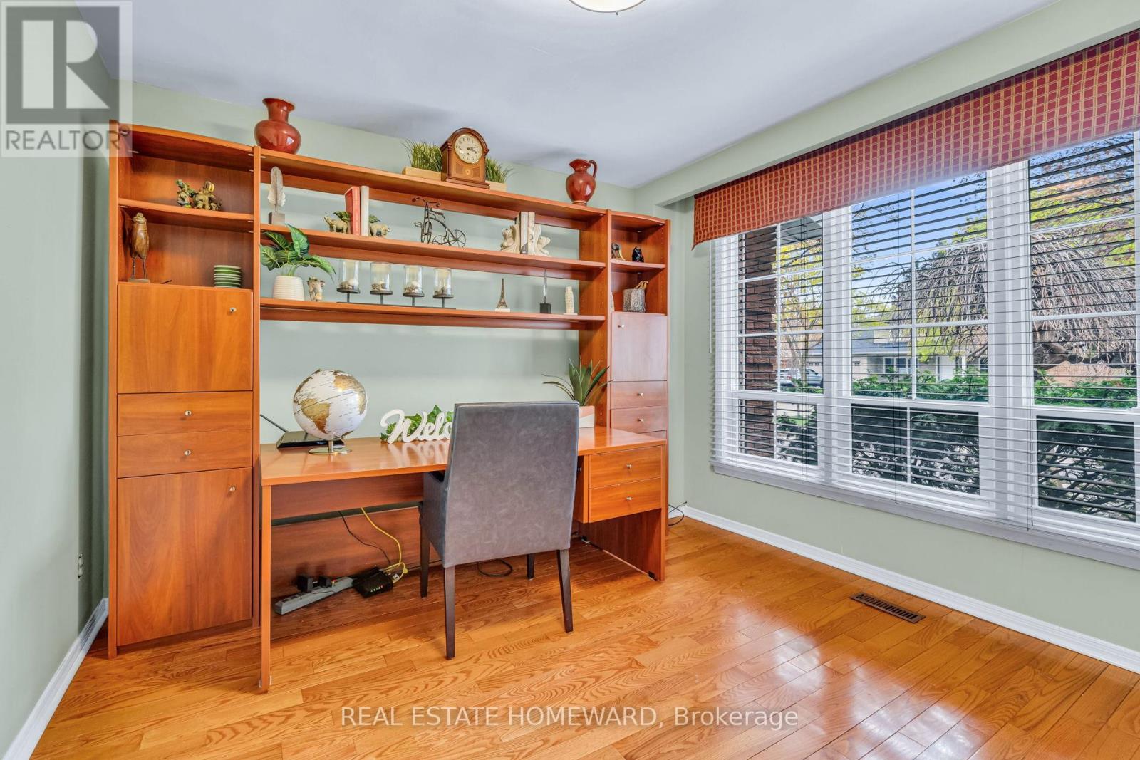 2032 Shannon Drive, Mississauga (Sheridan), Ontario  L5H 3W3 - Photo 13 - W12193910
