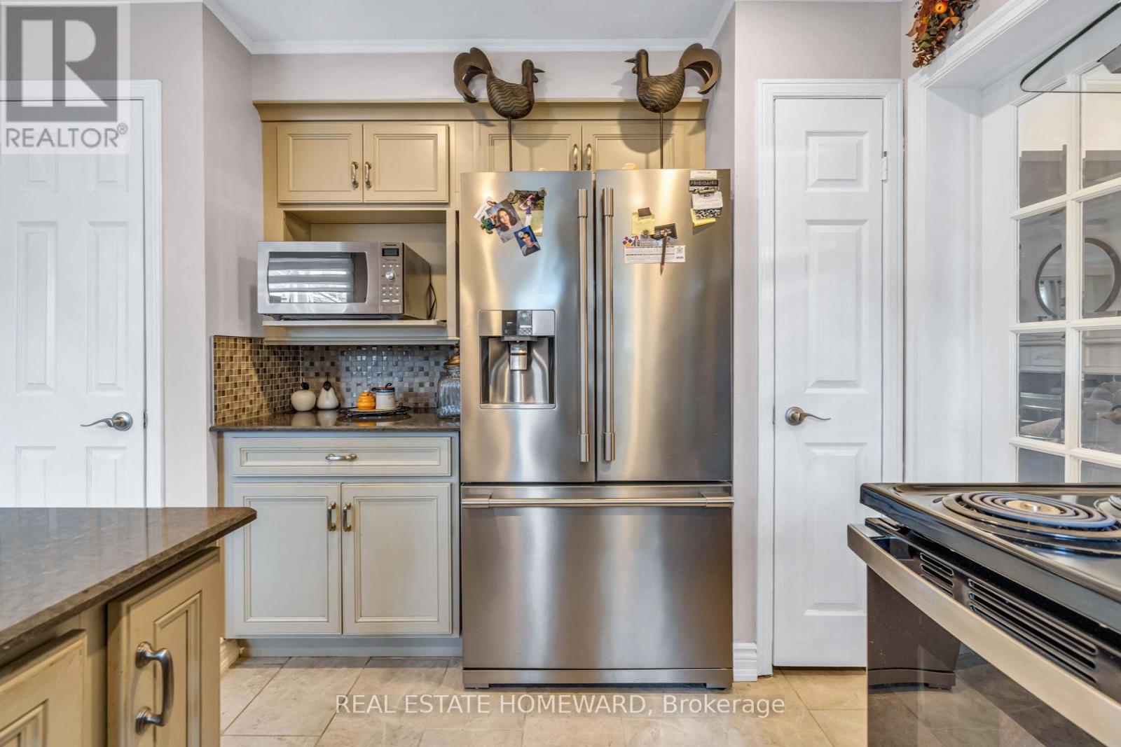 2032 Shannon Drive, Mississauga (Sheridan), Ontario  L5H 3W3 - Photo 11 - W12193910
