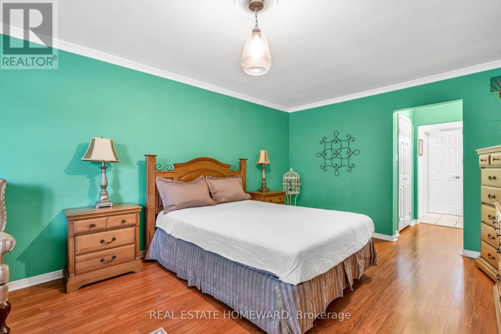 2032 Shannon Drive, Mississauga (Sheridan), Ontario  L5H 3W3 - Photo 17 - W12193910