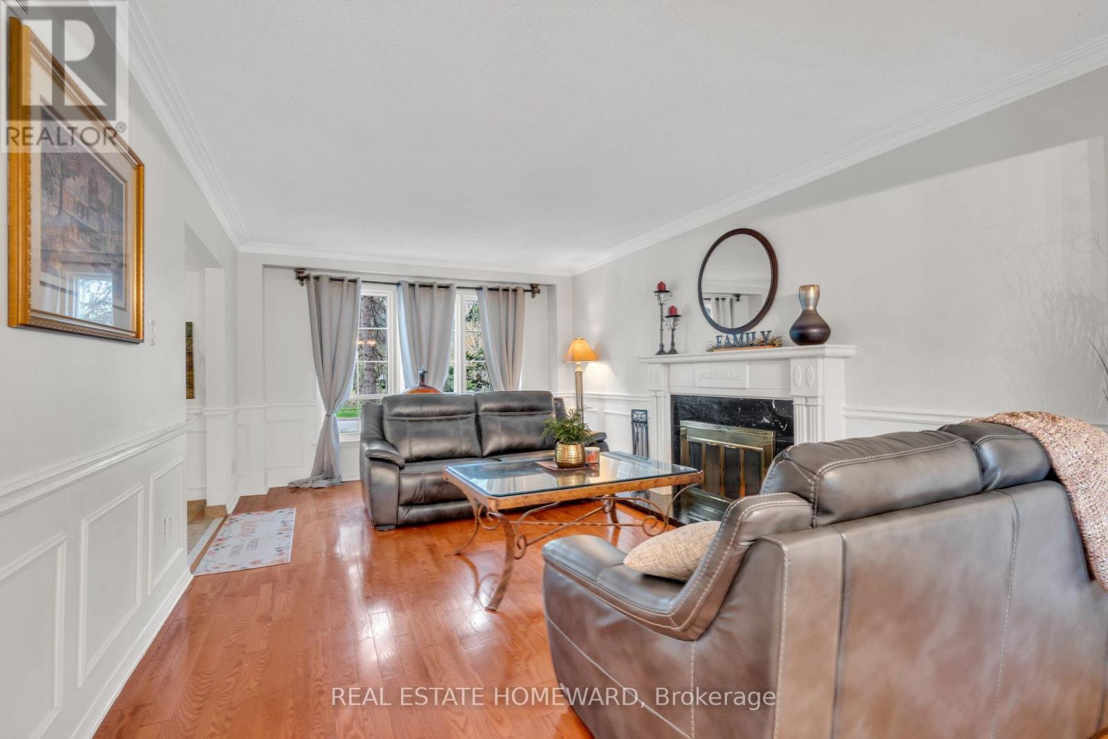 2032 Shannon Drive, Mississauga (Sheridan), Ontario  L5H 3W3 - Photo 4 - W12193910