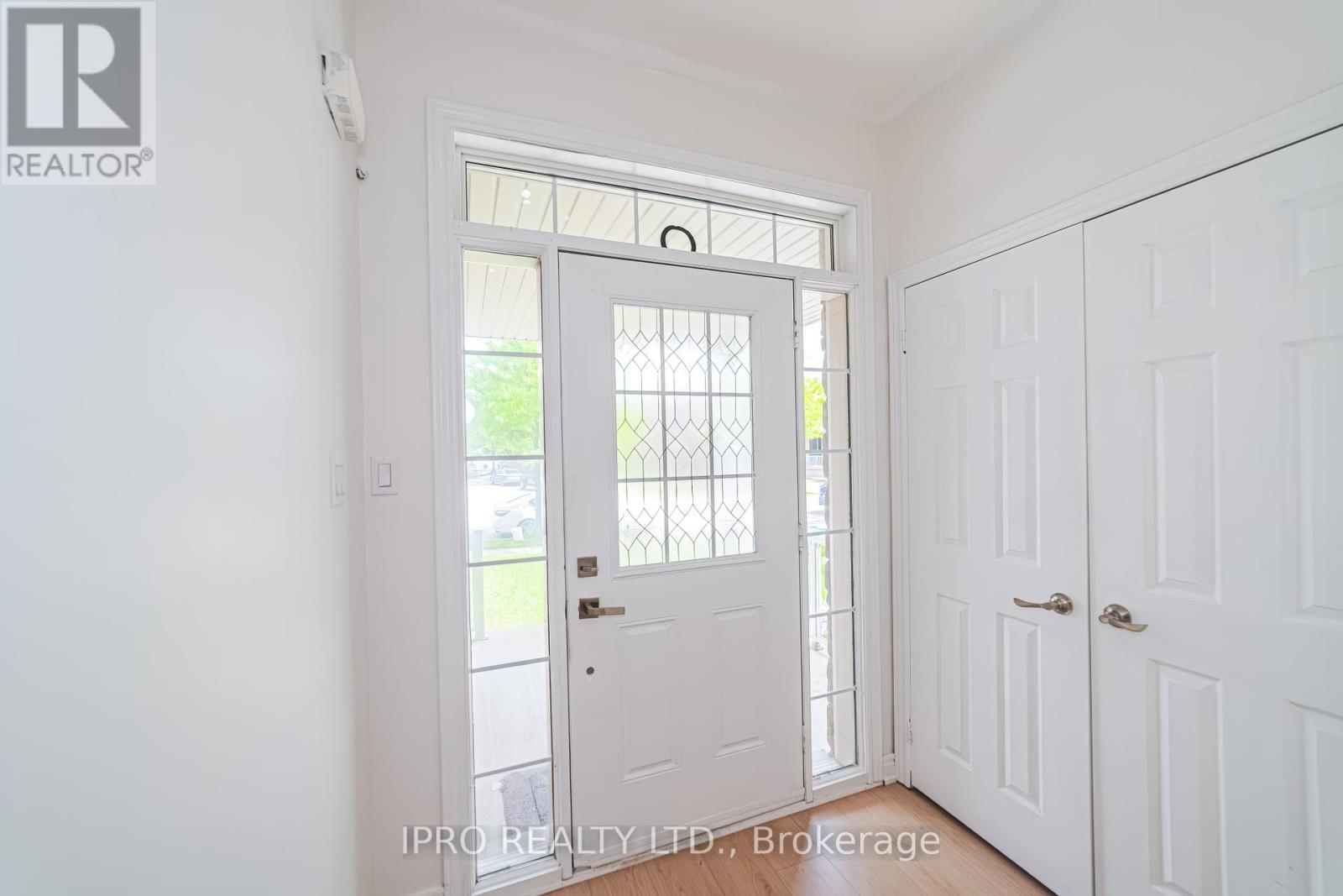 14 Vanwood Crescent, Brampton, Ontario  L6P 2X4 - Photo 3 - W12194064