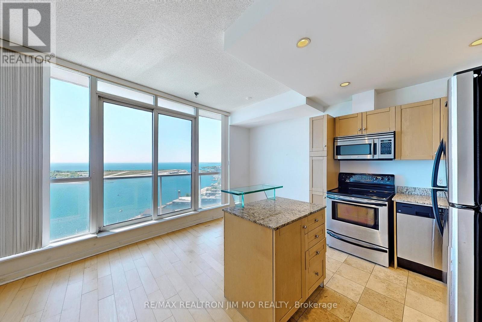 3508 - 208 Queens Quay W, Toronto, Ontario  M5J 2Y5 - Photo 2 - C12194091
