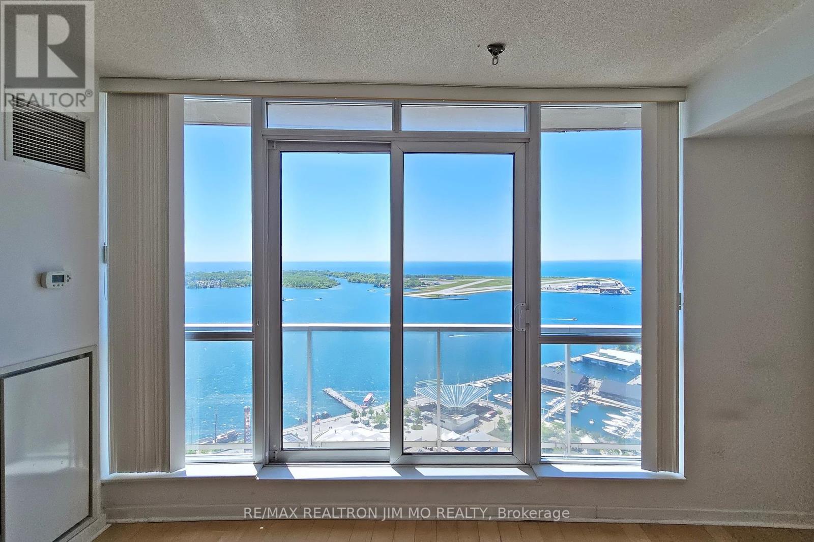 3508 - 208 Queens Quay W, Toronto, Ontario  M5J 2Y5 - Photo 4 - C12194091