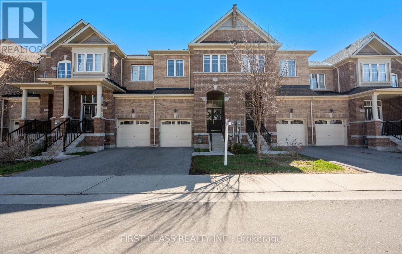 107 Knott End Crescent, Newmarket, Ontario  L3Y 0E4 - Photo 1 - N12194097