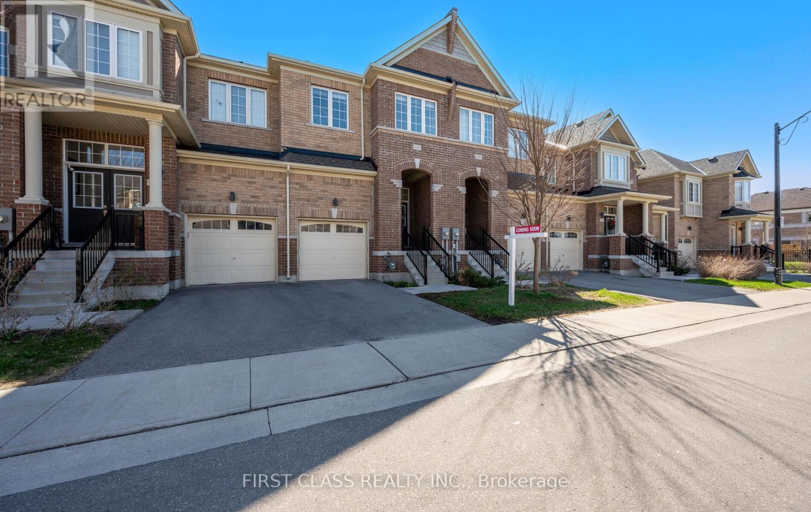 107 Knott End Crescent, Newmarket, Ontario  L3Y 0E4 - Photo 2 - N12194097
