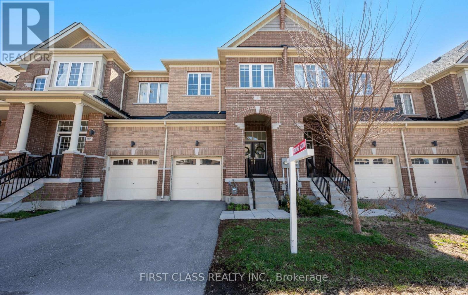 107 Knott End Crescent, Newmarket, Ontario  L3Y 0E4 - Photo 3 - N12194097
