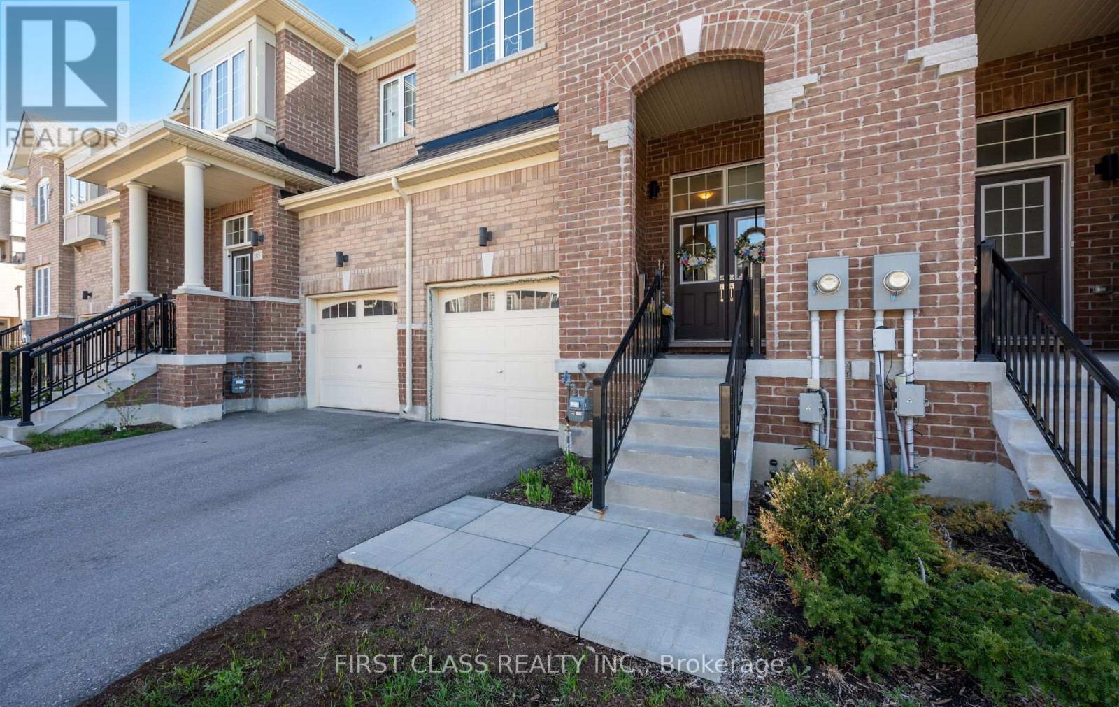 107 Knott End Crescent, Newmarket, Ontario  L3Y 0E4 - Photo 5 - N12194097