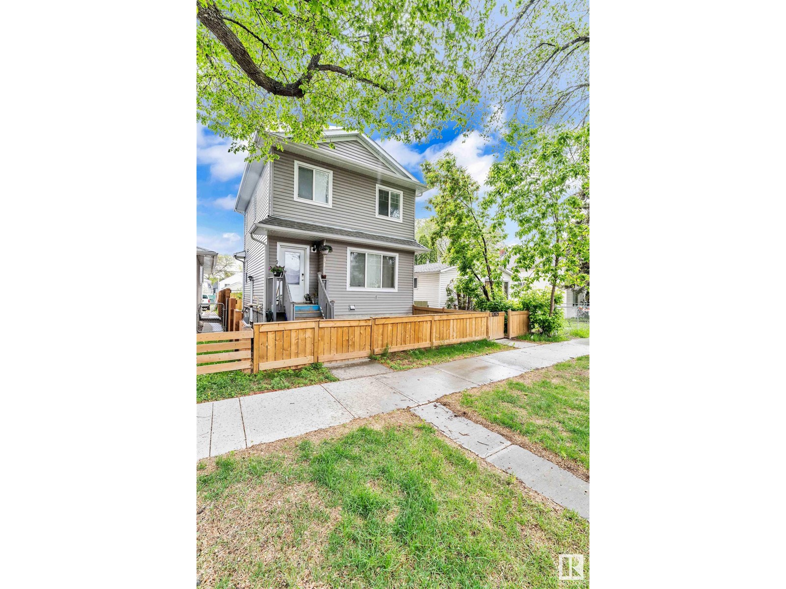 Property at 12029 77 ST NW image 2
