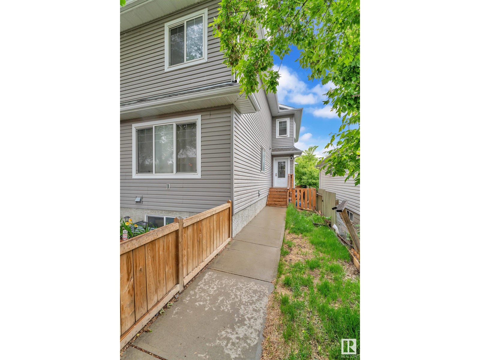 Property at 12029 77 ST NW image 3