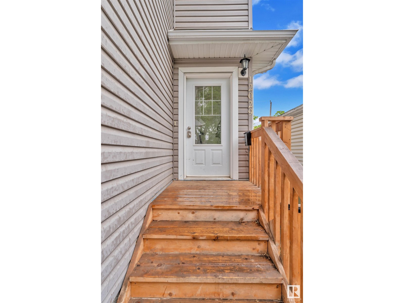 Property at 12029 77 ST NW image 4