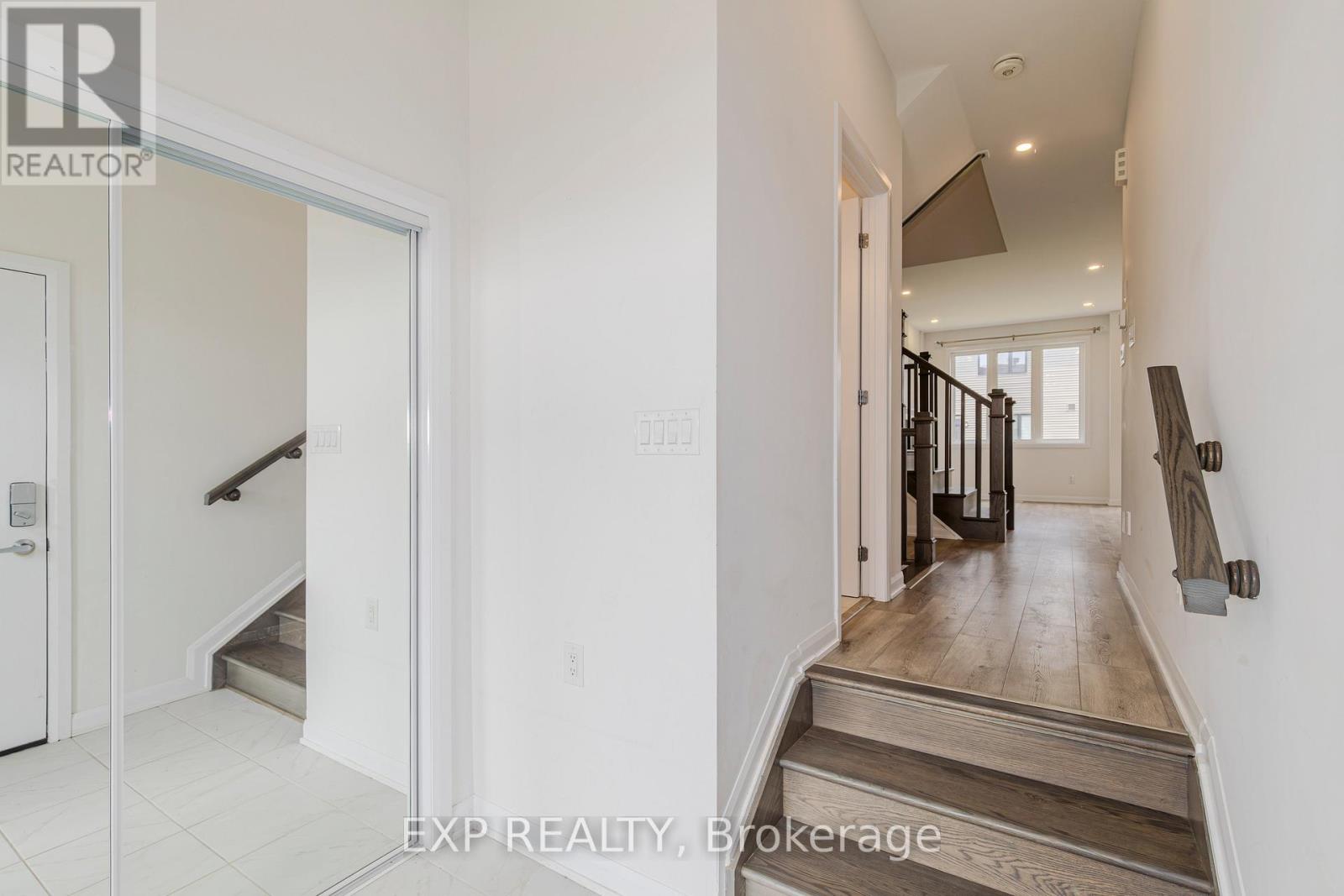 727 Cashmere Terrace, Ottawa, Ontario  K2J 6Z6 - Photo 3 - X12194110