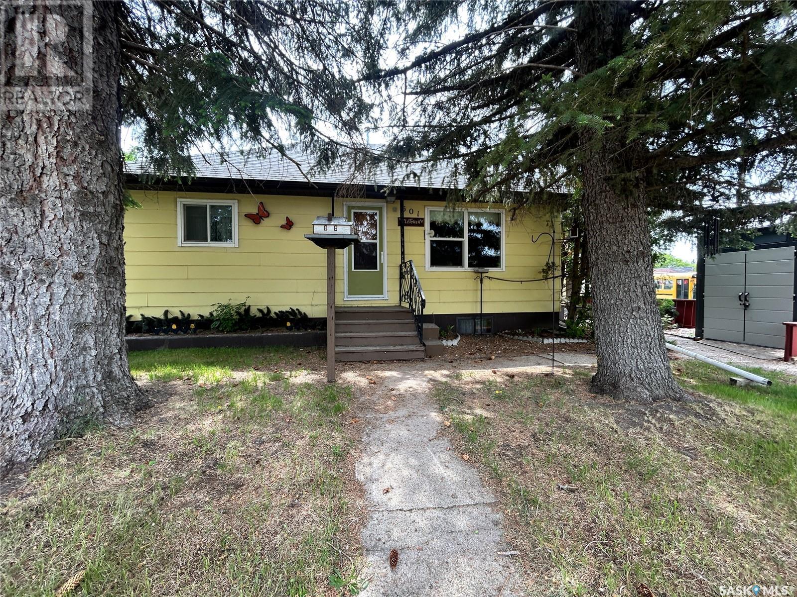 601 2nd AVENUE, spy hill, Saskatchewan