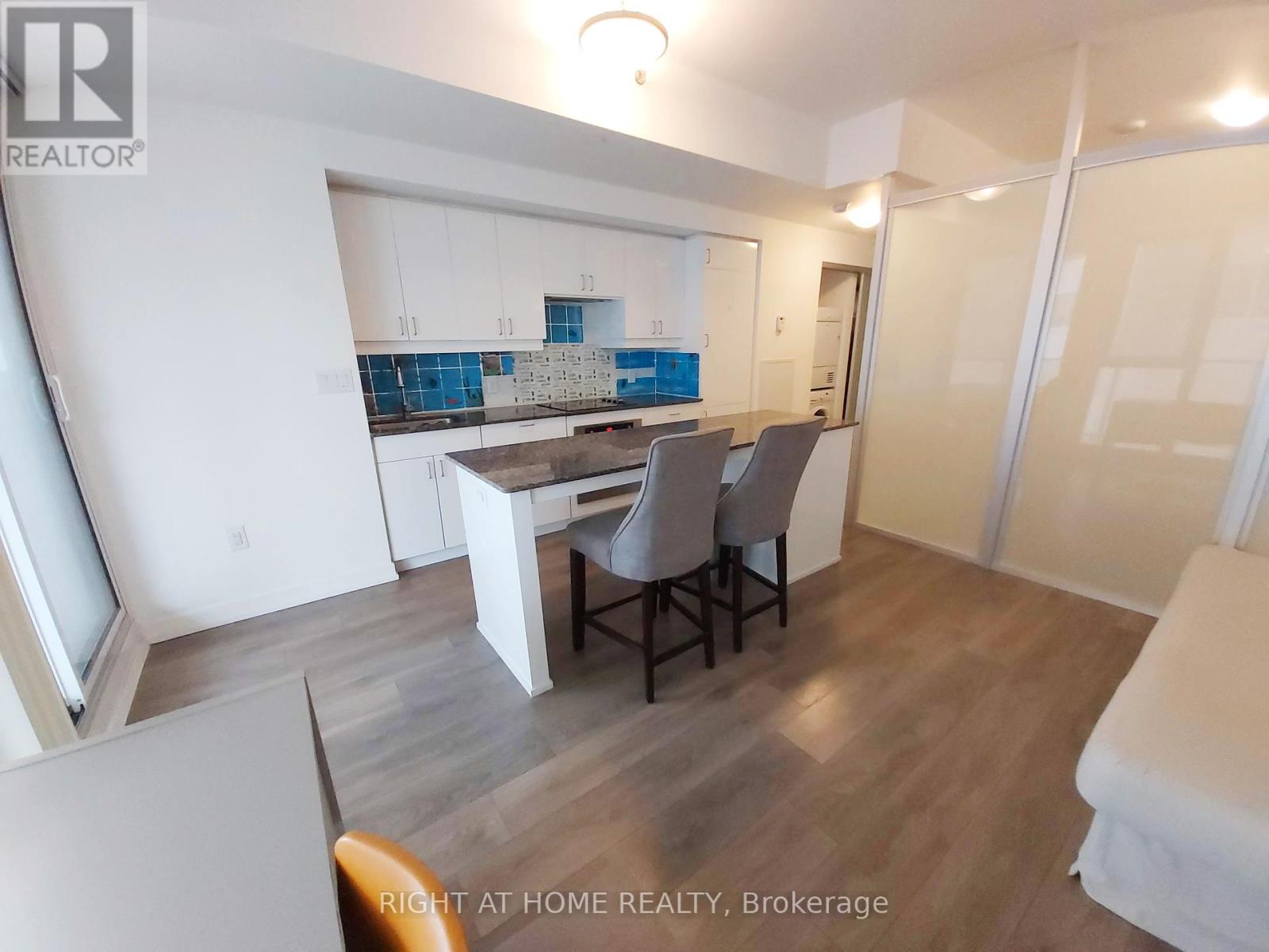 1605 - 426 University Avenue, Toronto, Ontario  M5G 1S9 - Photo 14 - C12194130