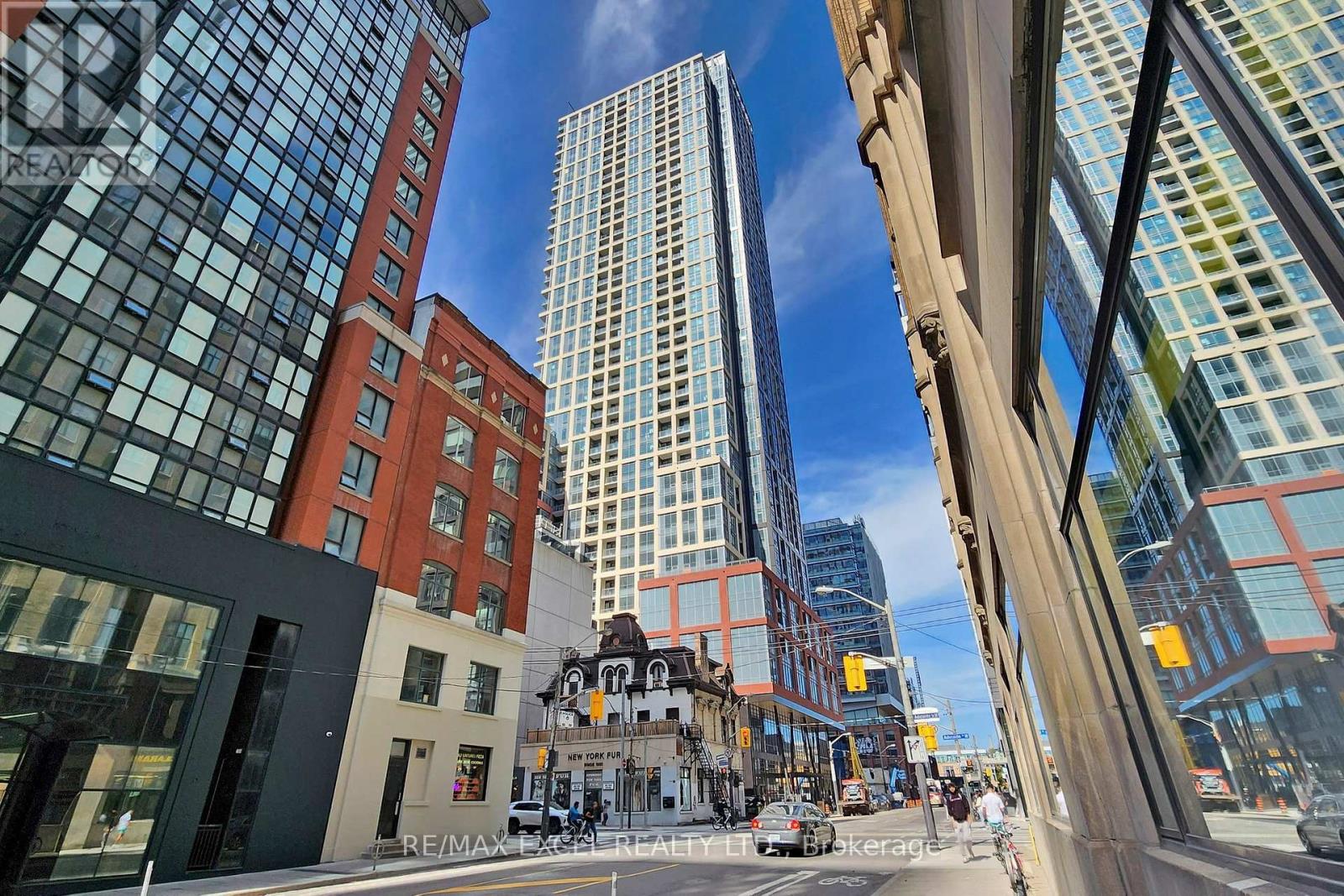 702 - 108 PETER STREET, Toronto, Ontario
