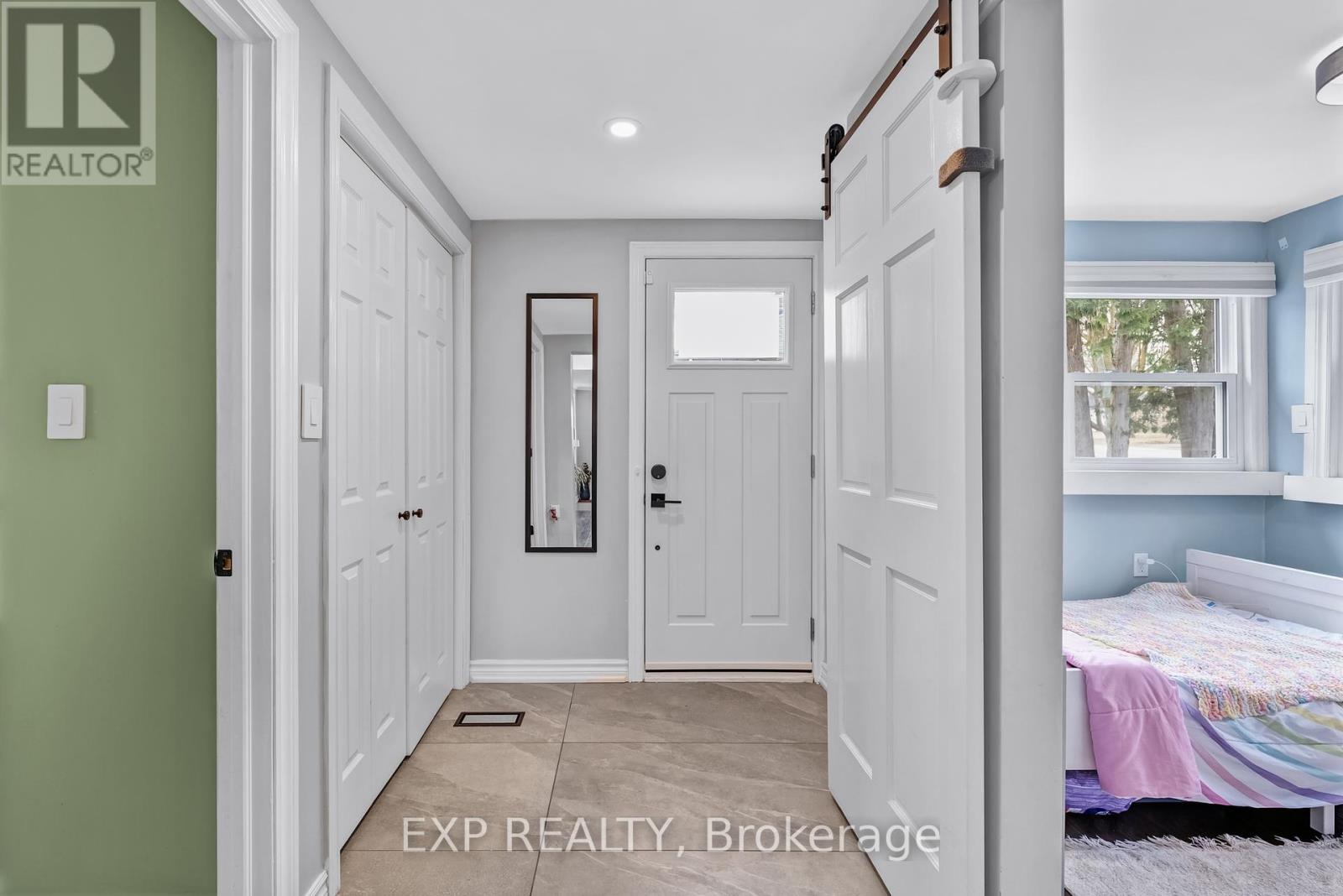 93 Lundy's Lane, Newmarket, Ontario  L3Y 3R9 - Photo 4 - N12194152